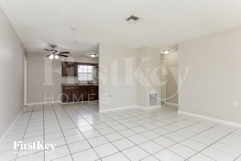 6025 Sw 37th St - Photo 4 of 15