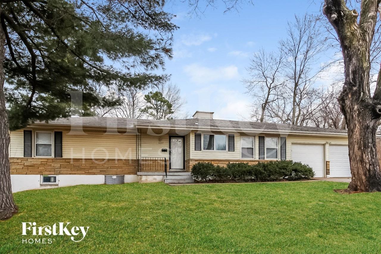 6007 E 150th St - Photo 2 of 15