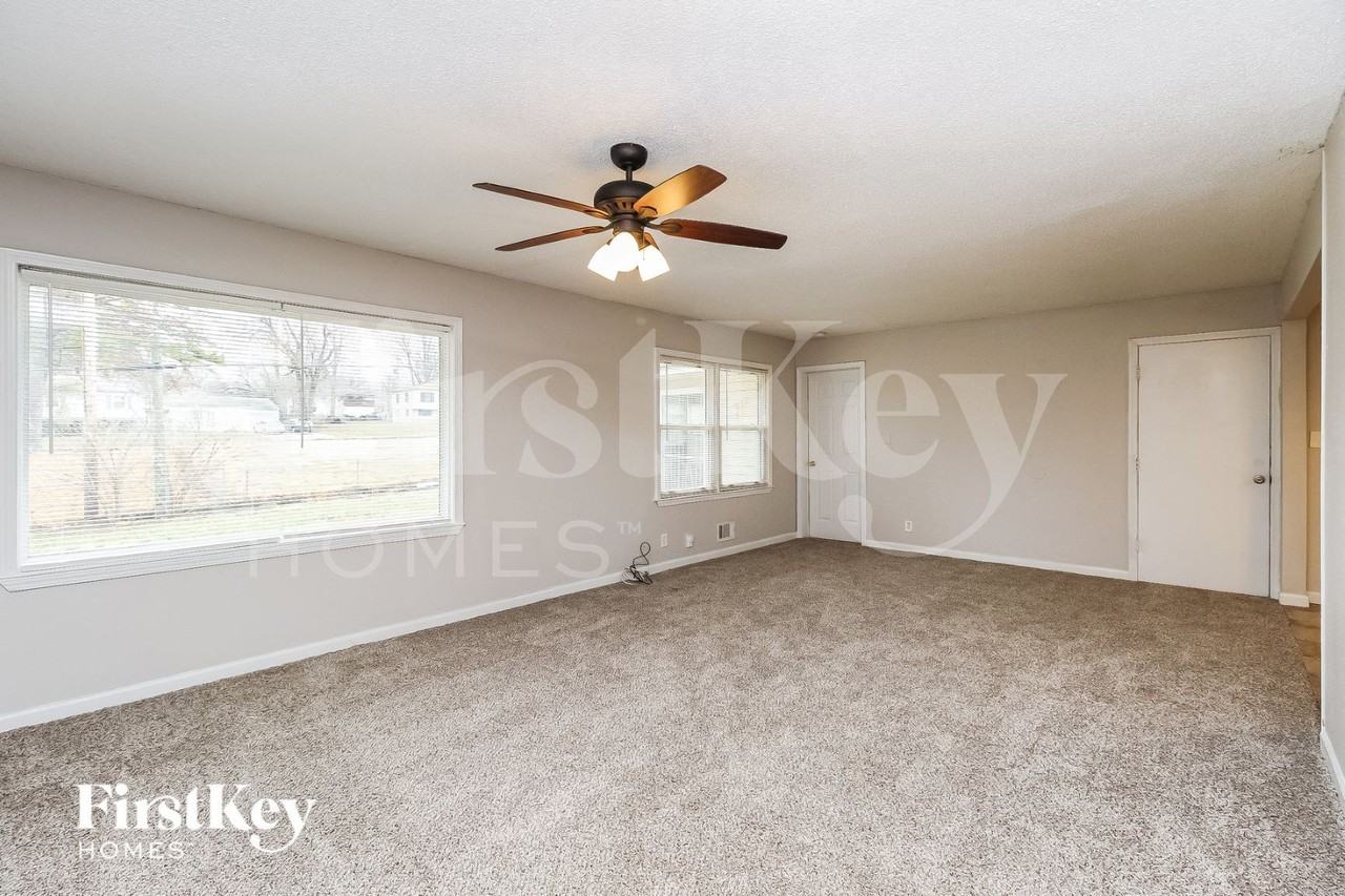 6007 E 150th St - Photo 3 of 15