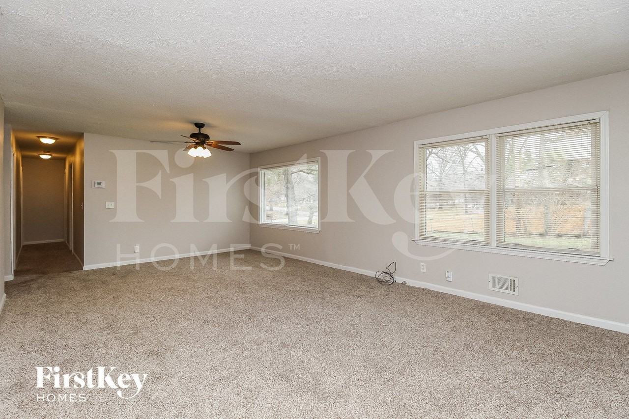 6007 E 150th St - Photo 4 of 15