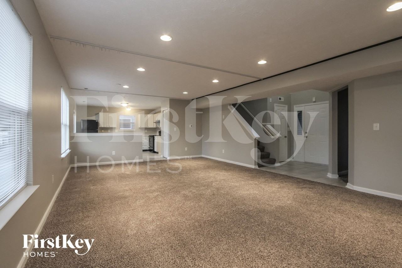 5910 Prairie Creek Dr - Photo 2 of 15