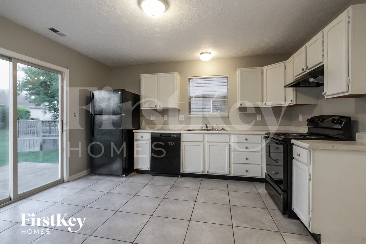 5910 Prairie Creek Dr - Photo 3 of 15