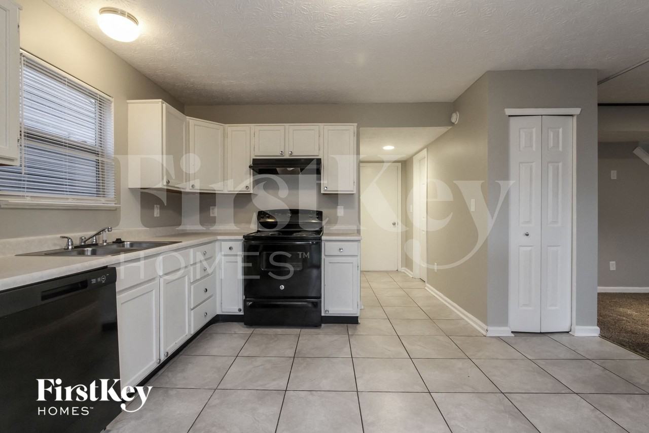 5910 Prairie Creek Dr - Photo 4 of 15