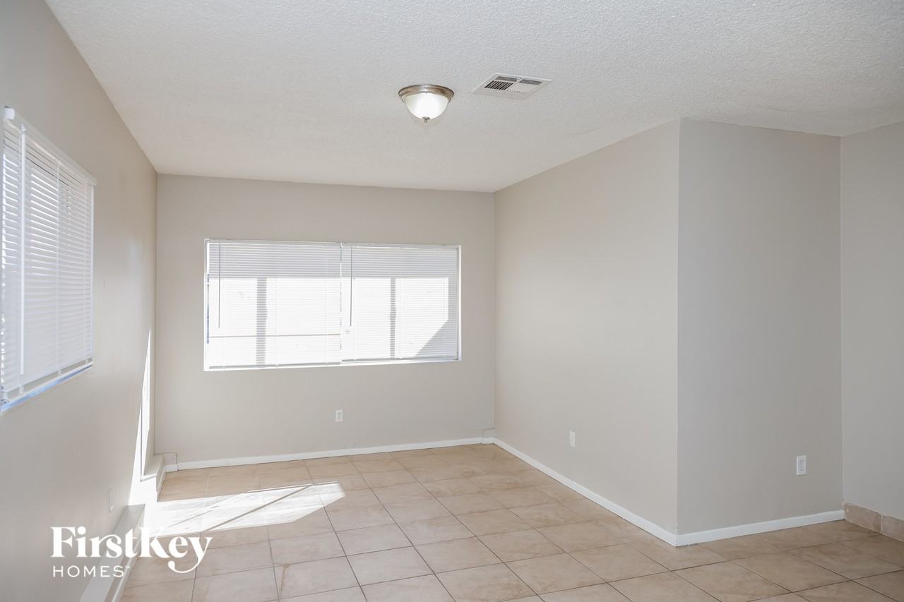 5265 Saratoga Dr - Photo 7 of 15