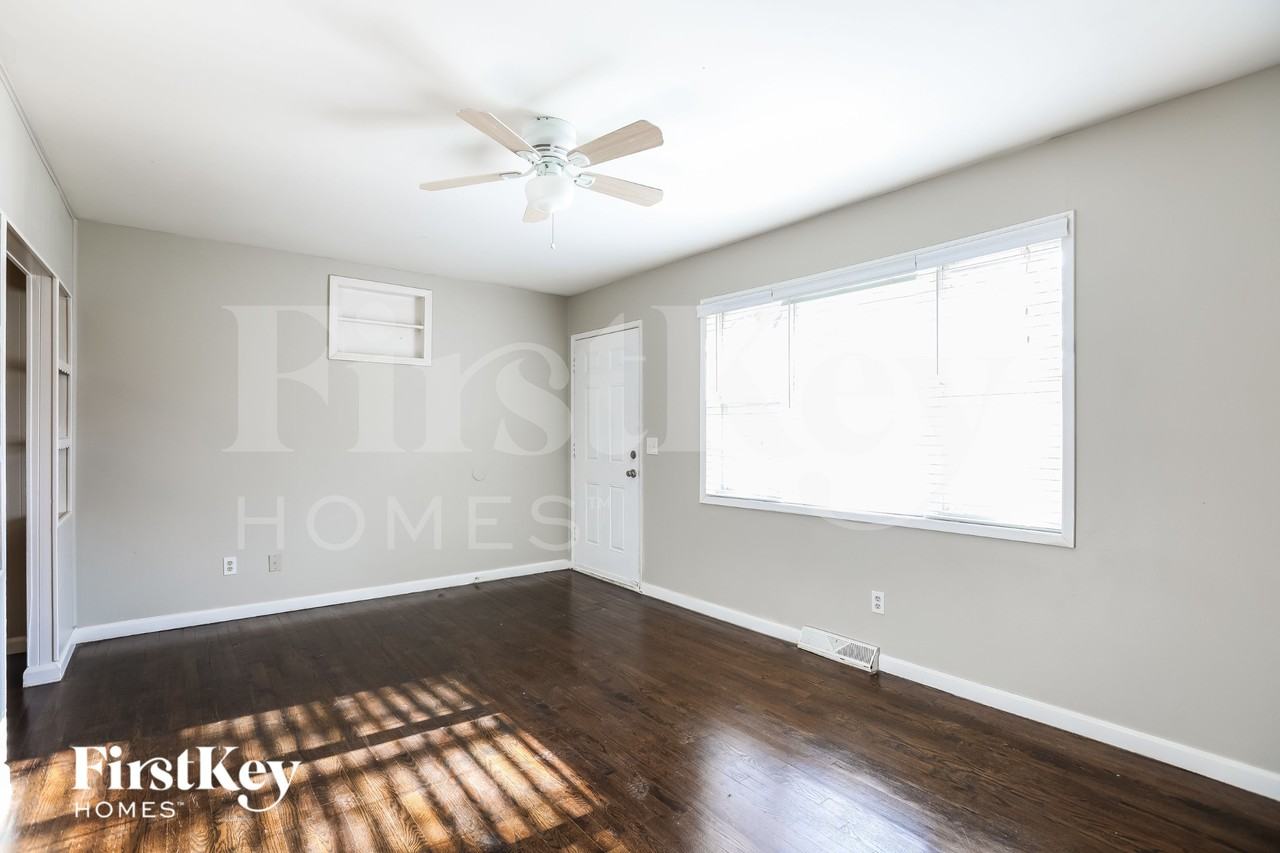 5128 N Palmer Ave - Photo 4 of 15