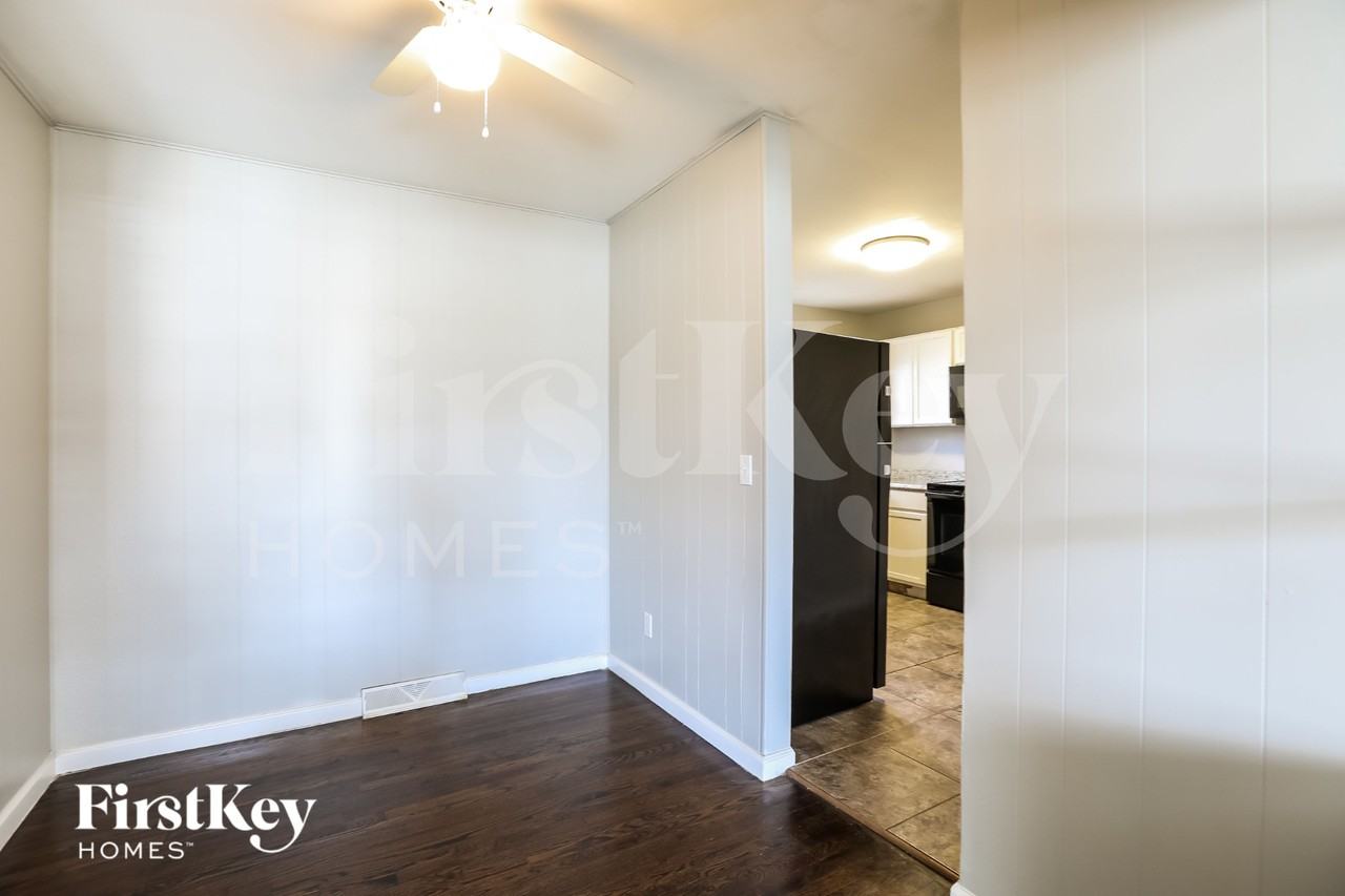 5128 N Palmer Ave - Photo 5 of 15