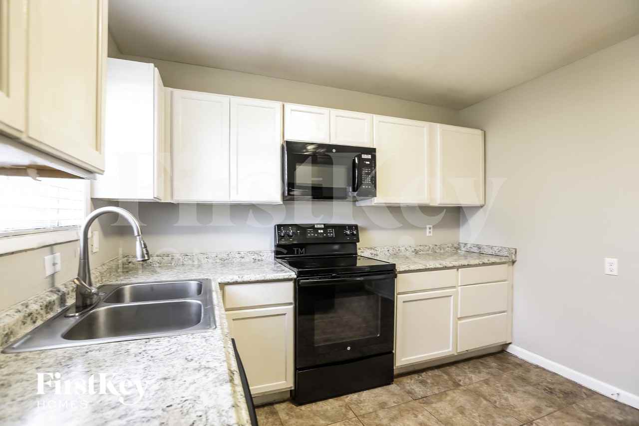 5128 N Palmer Ave - Photo 6 of 15