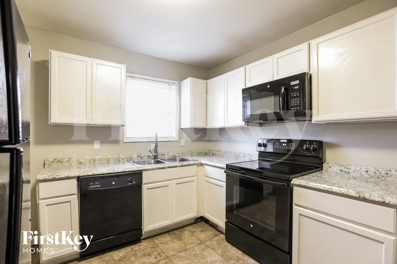 5128 N Palmer Ave - Photo 7 of 15