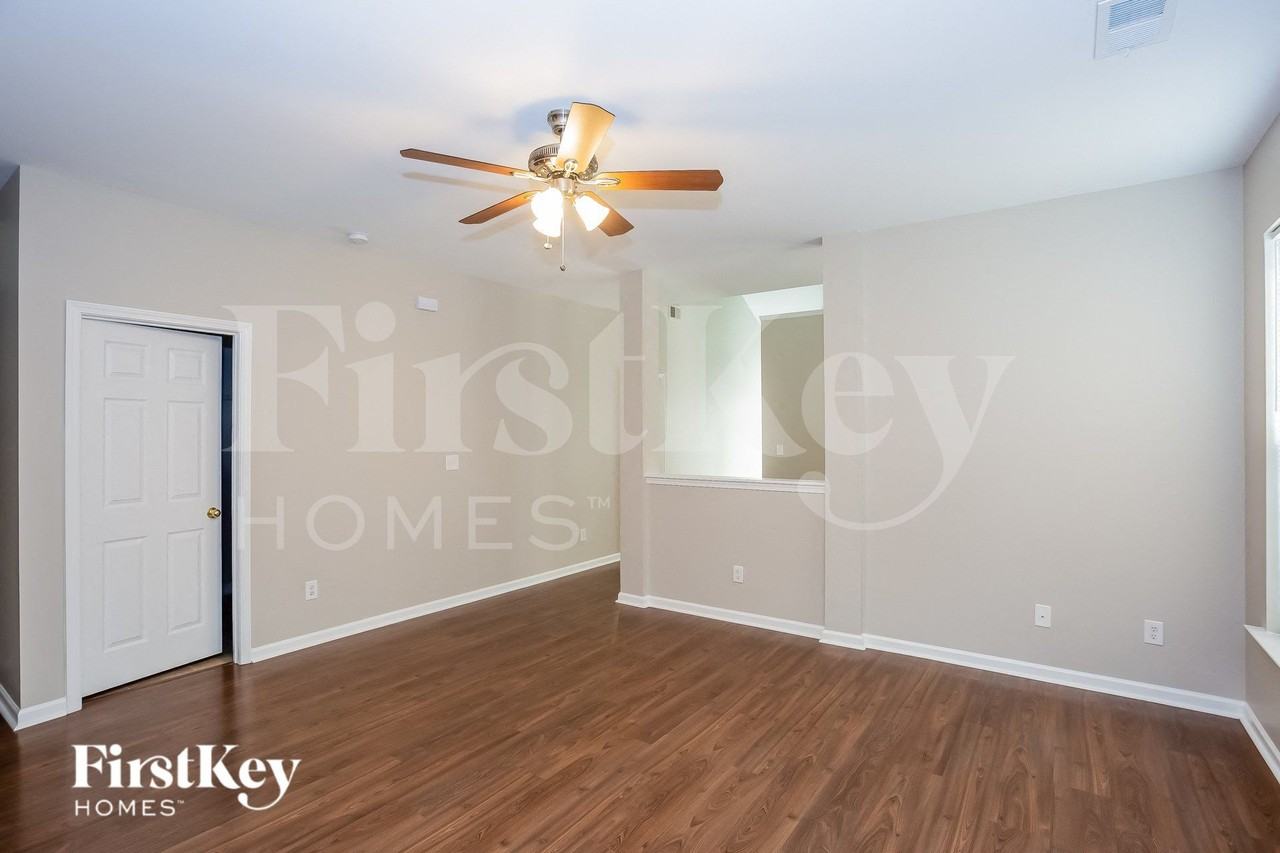 4915 Abercromby St - Photo 4 of 15