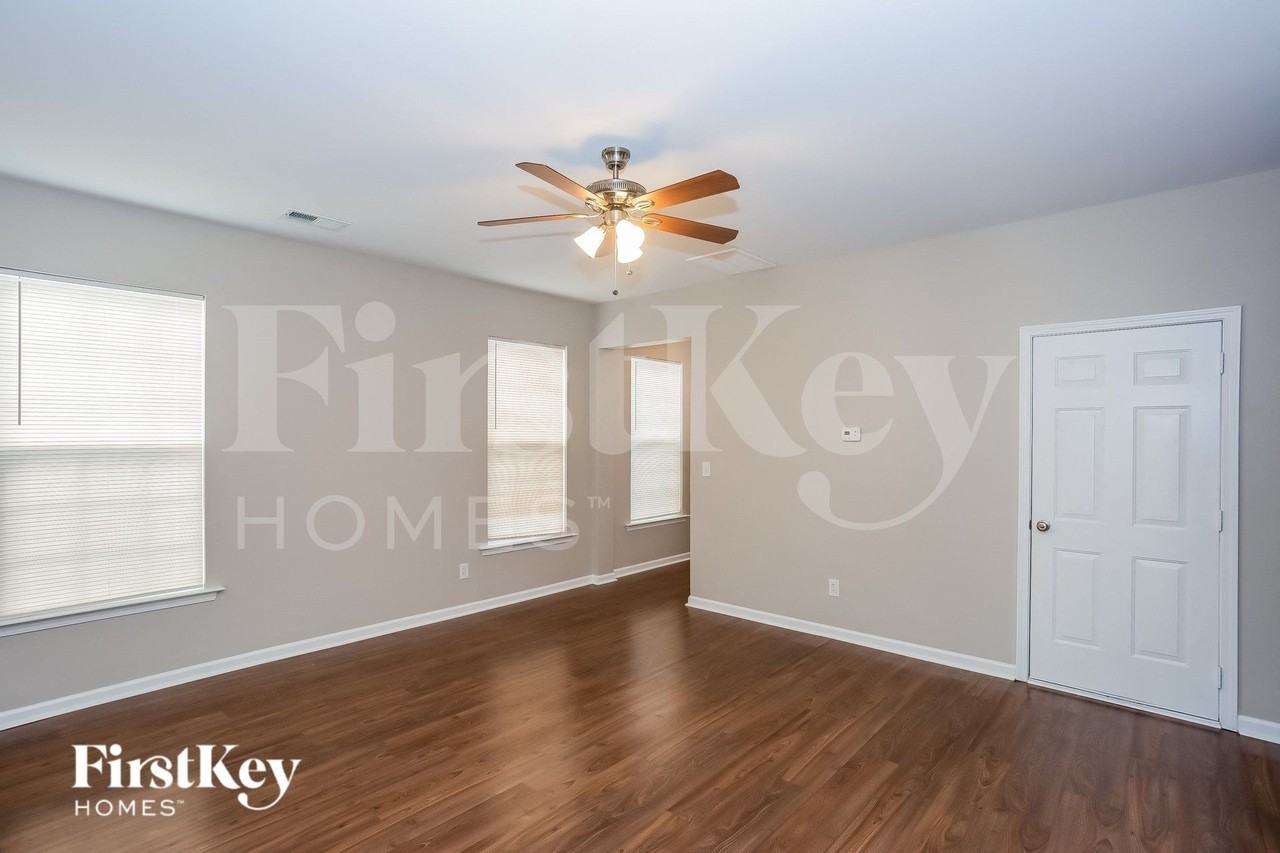 4915 Abercromby St - Photo 5 of 15