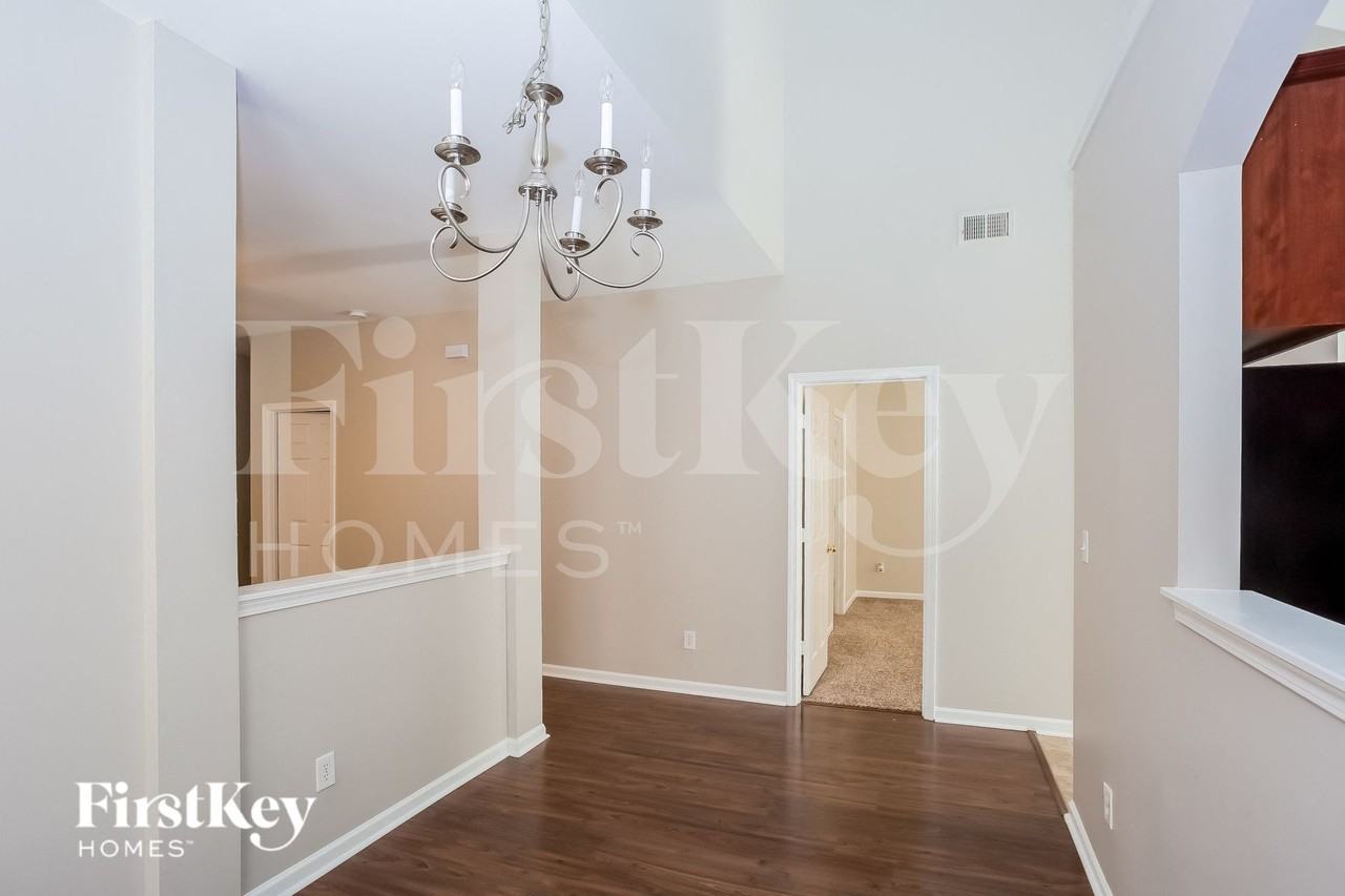 4915 Abercromby St - Photo 6 of 15