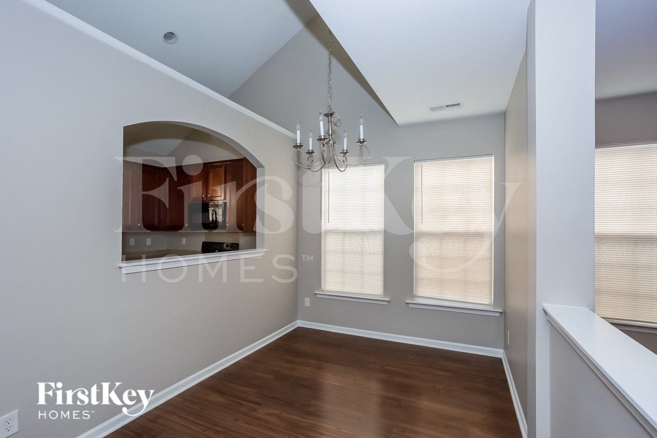 4915 Abercromby St - Photo 7 of 15