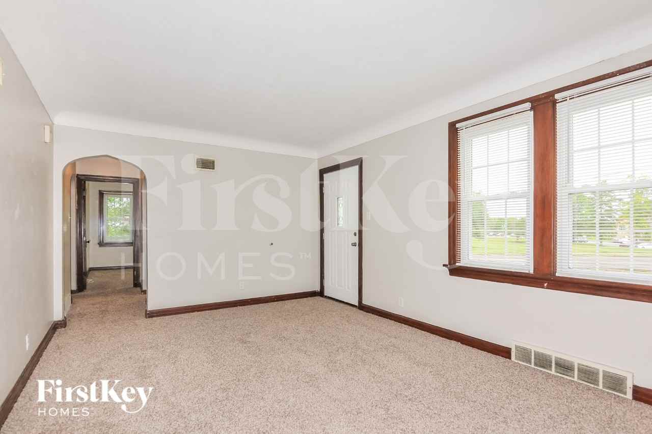 4440 Parker Rd - Photo 4 of 16