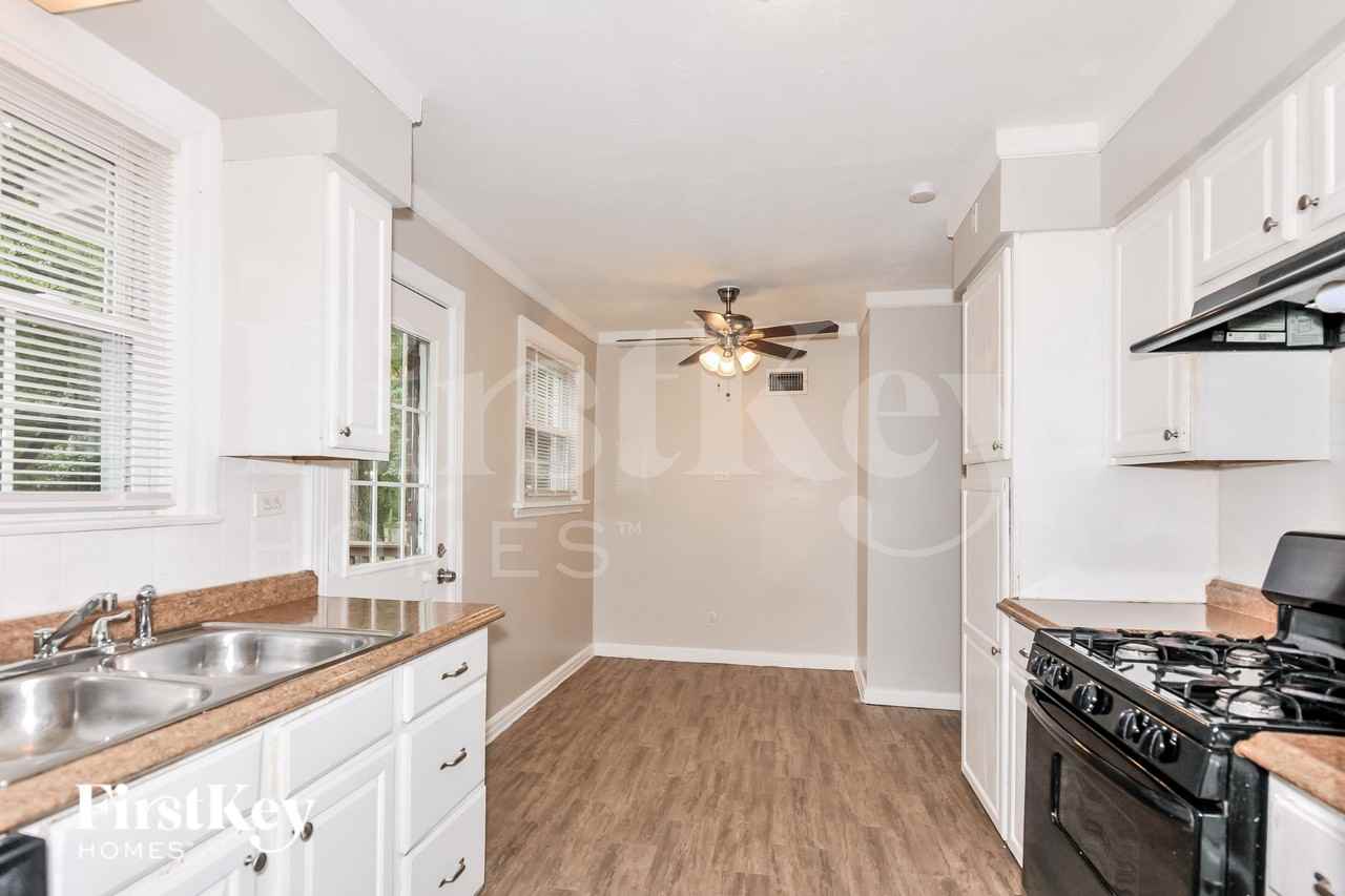 4440 Parker Rd - Photo 6 of 16