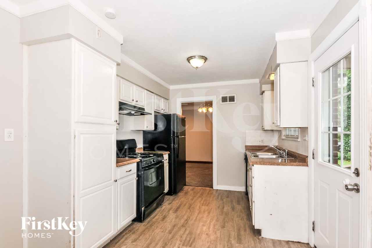 4440 Parker Rd - Photo 7 of 16