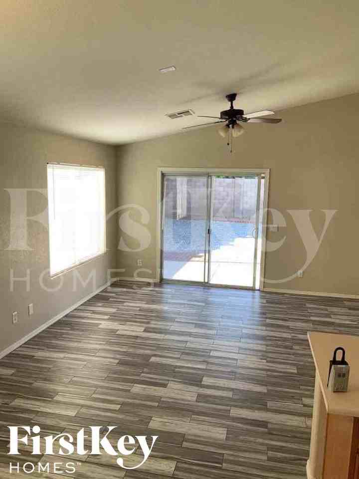 4128 W Solar Dr - Photo 3 of 10