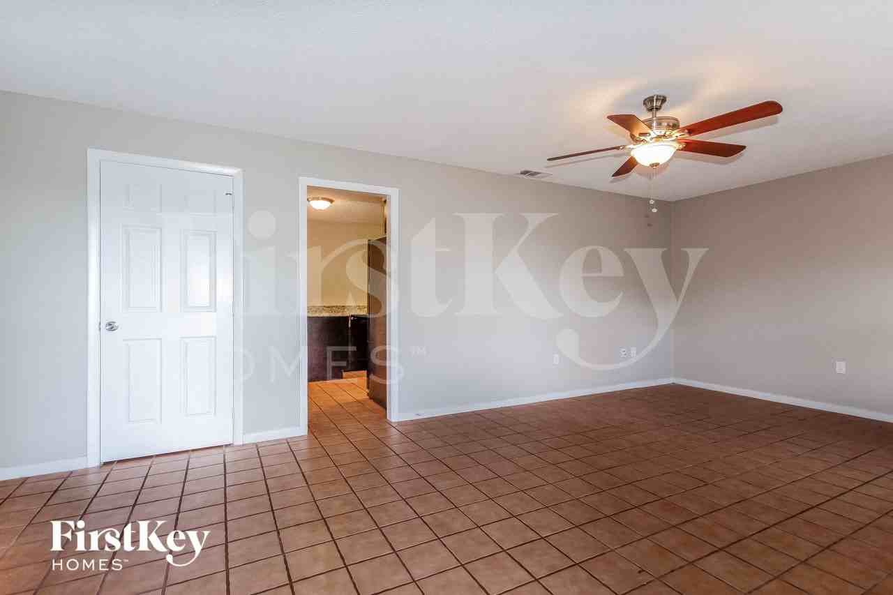 4017 Lana Dr - Photo 2 of 15