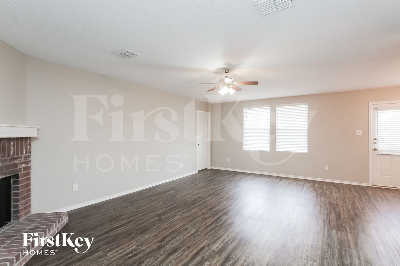 3716 Mariner St - Photo 2 of 15