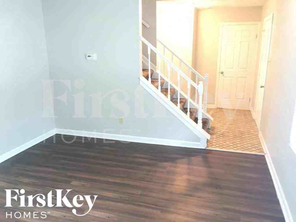 2856 Baywood Dr - Photo 3 of 11