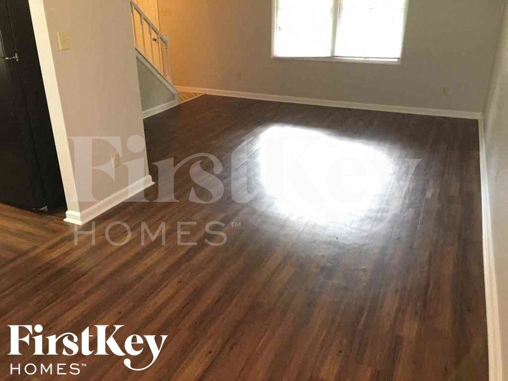 2856 Baywood Dr - Photo 4 of 11