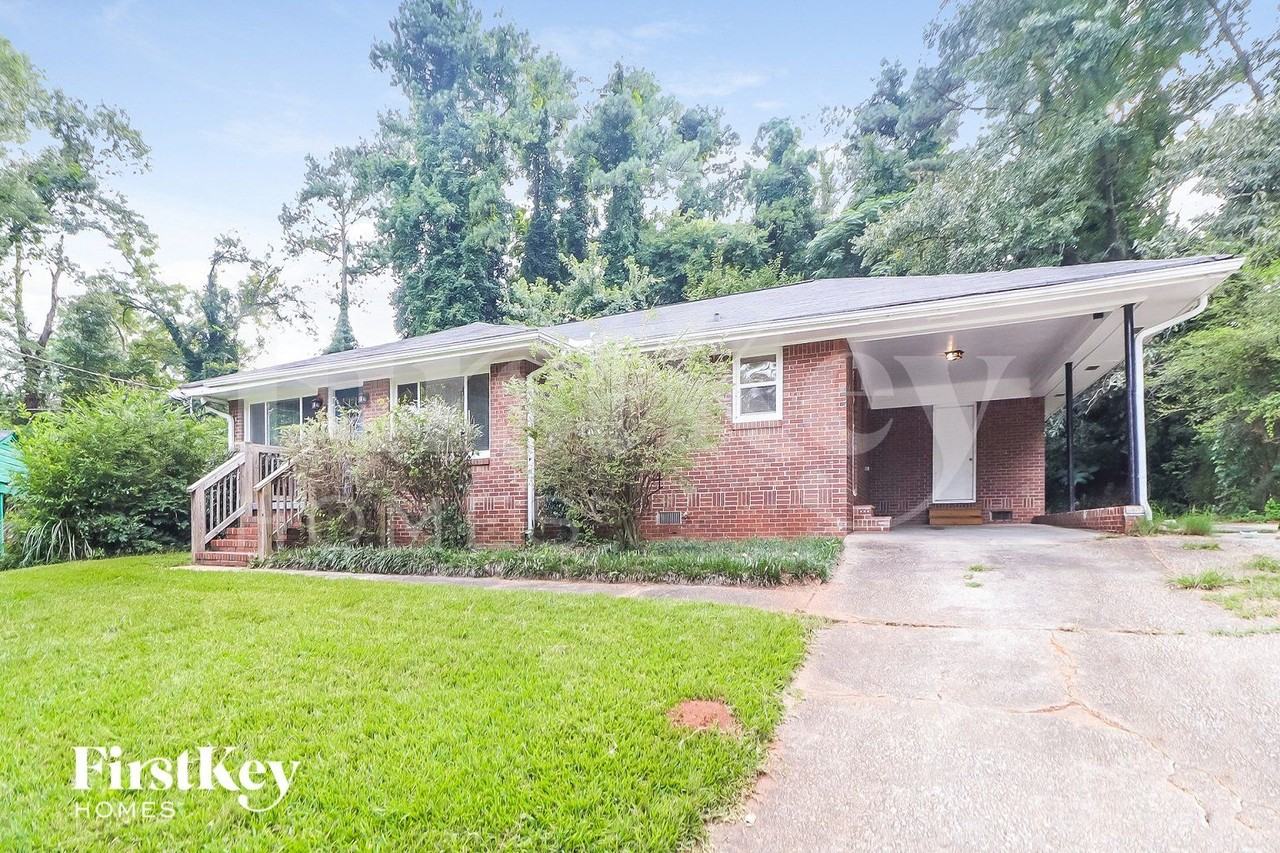 2802 Glenvalley Dr - Photo 2 of 15