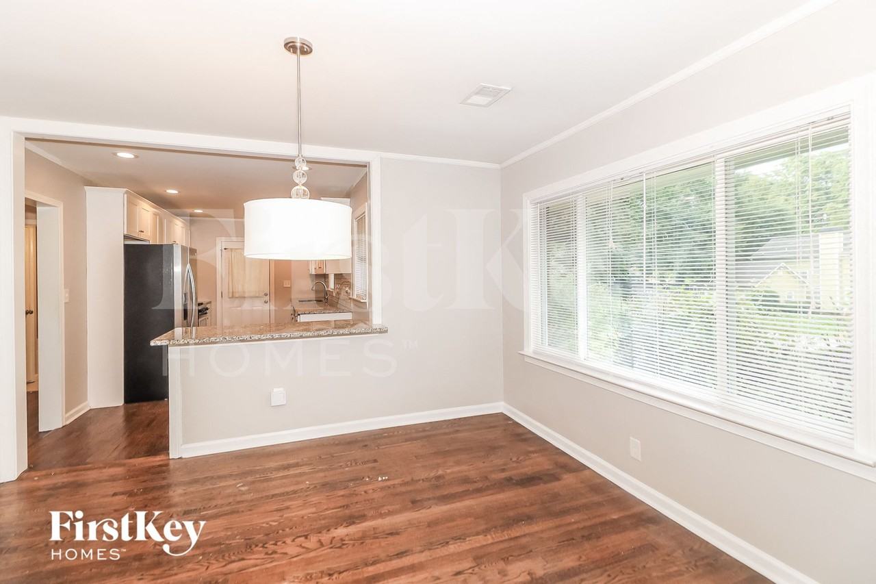 2802 Glenvalley Dr - Photo 4 of 15