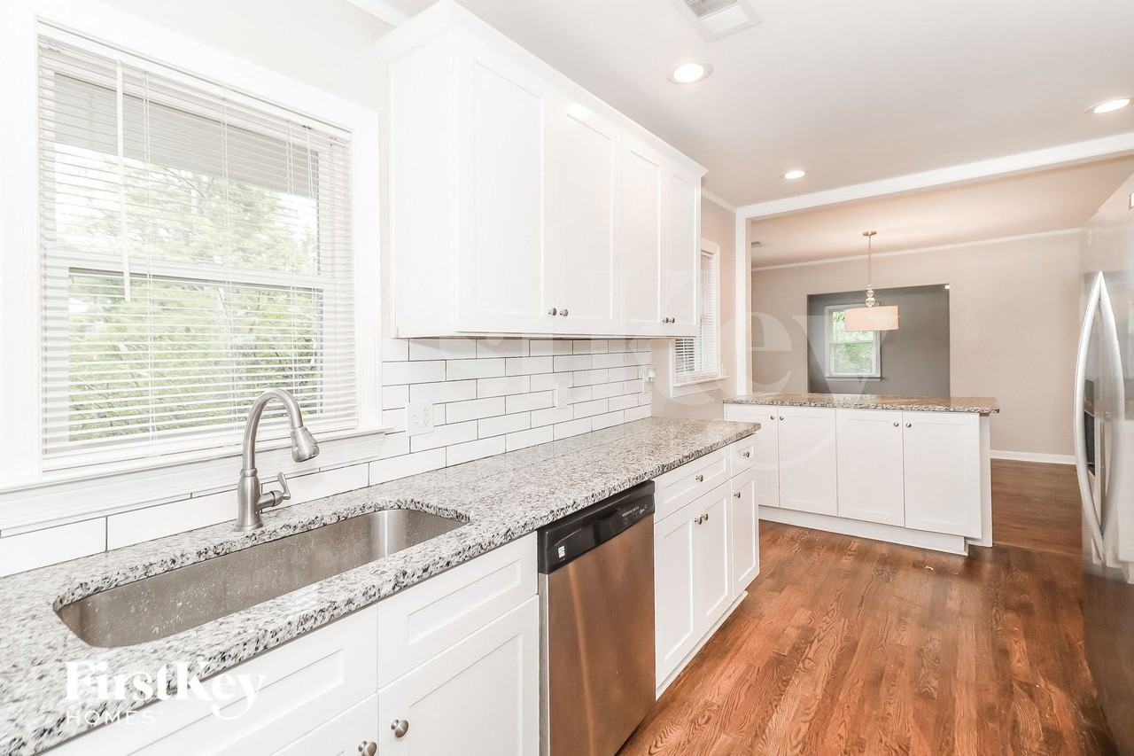 2802 Glenvalley Dr - Photo 7 of 15