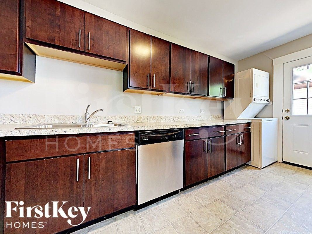 254 E Wayne Pl - Photo 4 of 13