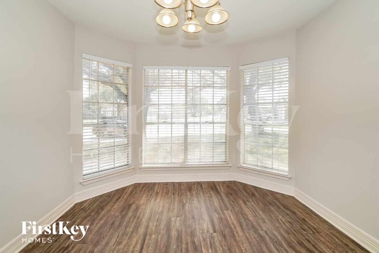 21134 Western Valley Dr - Photo 6 of 20