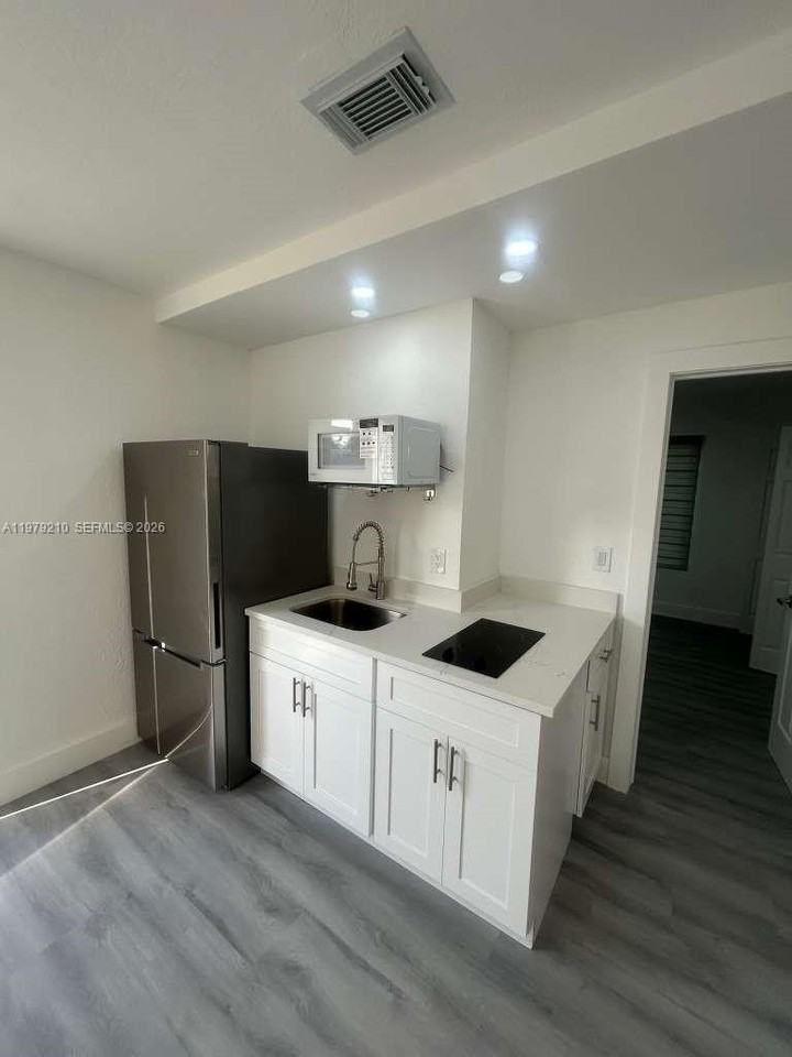 2321 Nw 85th Ave #2 - Photo 3 of 11