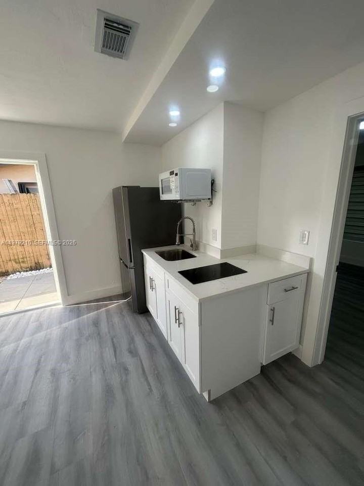 2321 Nw 85th Ave #2 - Photo 7 of 11