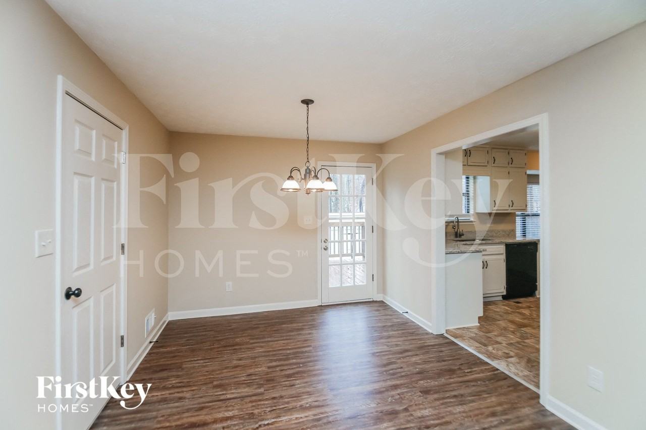 209 Kelly Ct - Photo 4 of 15