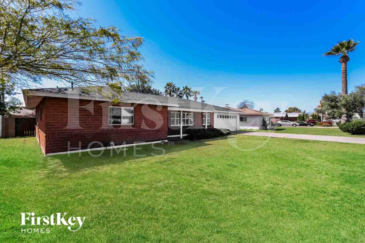 2025 W Campbell Ave - Photo 2 of 16