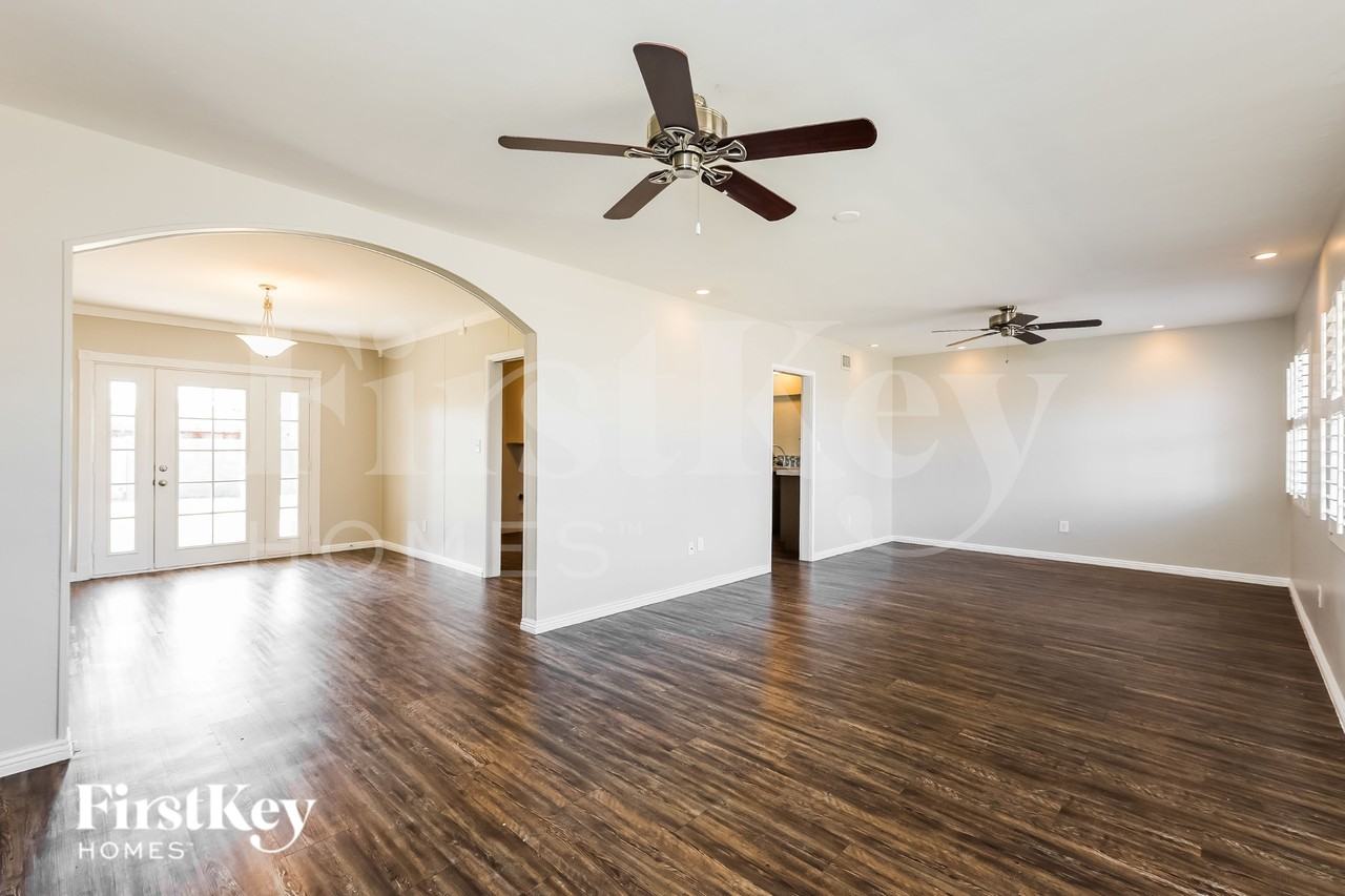 2025 W Campbell Ave - Photo 3 of 16