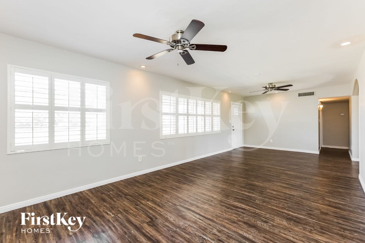 2025 W Campbell Ave - Photo 4 of 16