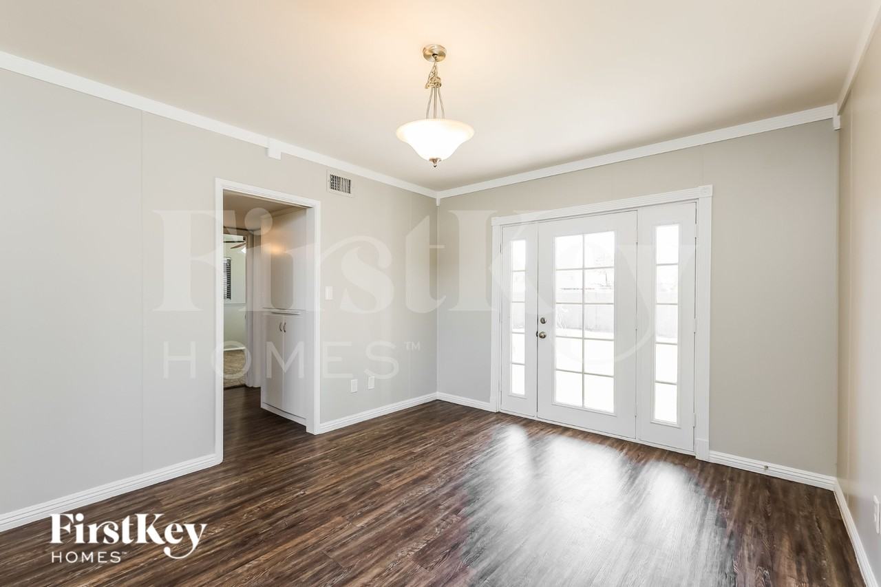 2025 W Campbell Ave - Photo 5 of 16