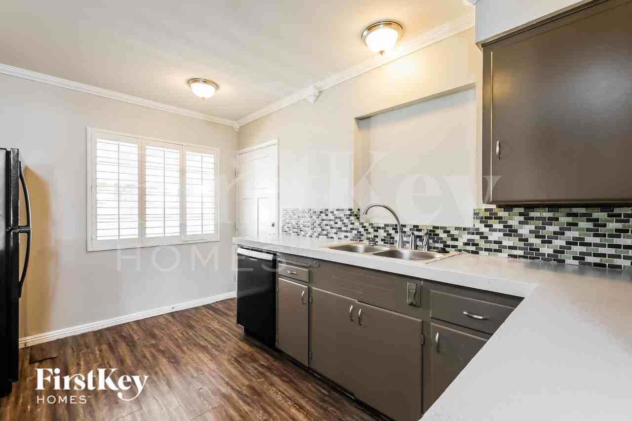 2025 W Campbell Ave - Photo 6 of 16