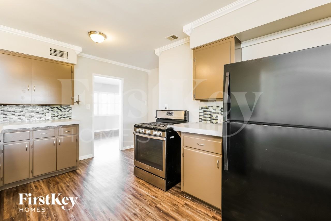 2025 W Campbell Ave - Photo 7 of 16