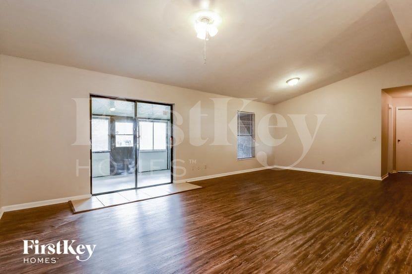 1907 Landside Dr - Photo 3 of 15