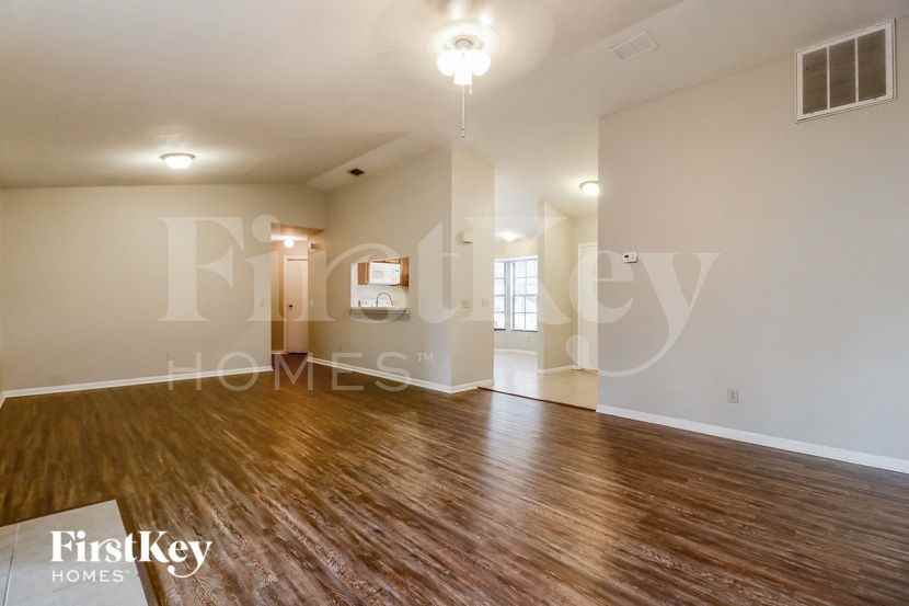 1907 Landside Dr - Photo 4 of 15