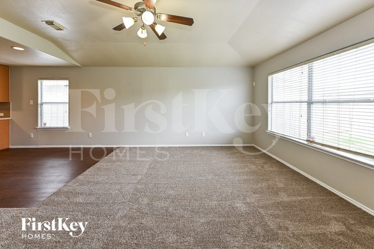 18622 Desert Marigold Dr - Photo 3 of 15