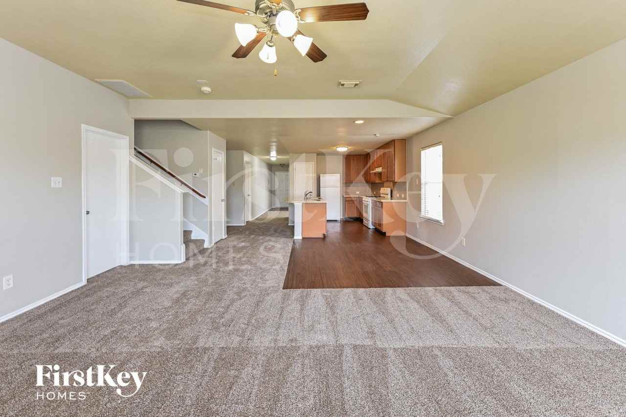 18622 Desert Marigold Dr - Photo 4 of 15