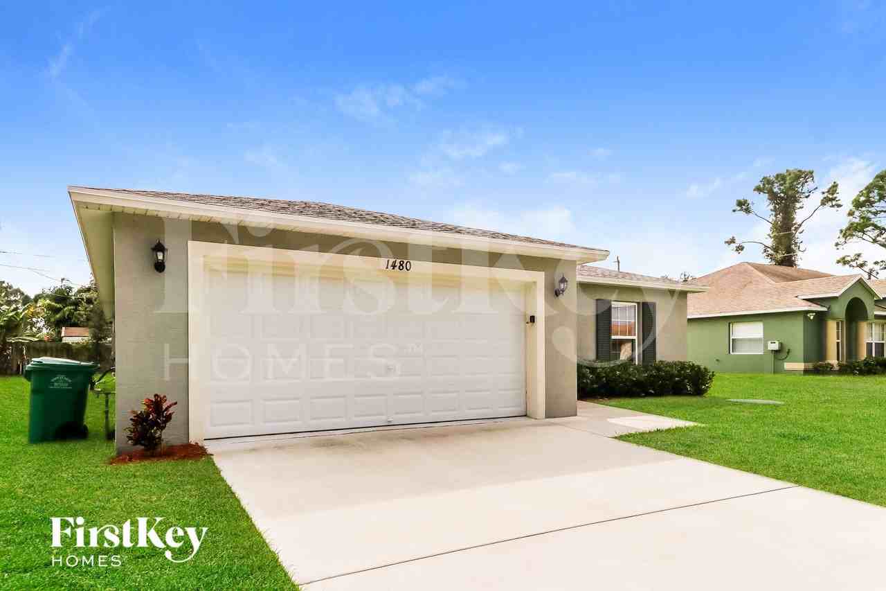 1480 Sw Gadsan Ave - Photo 2 of 15