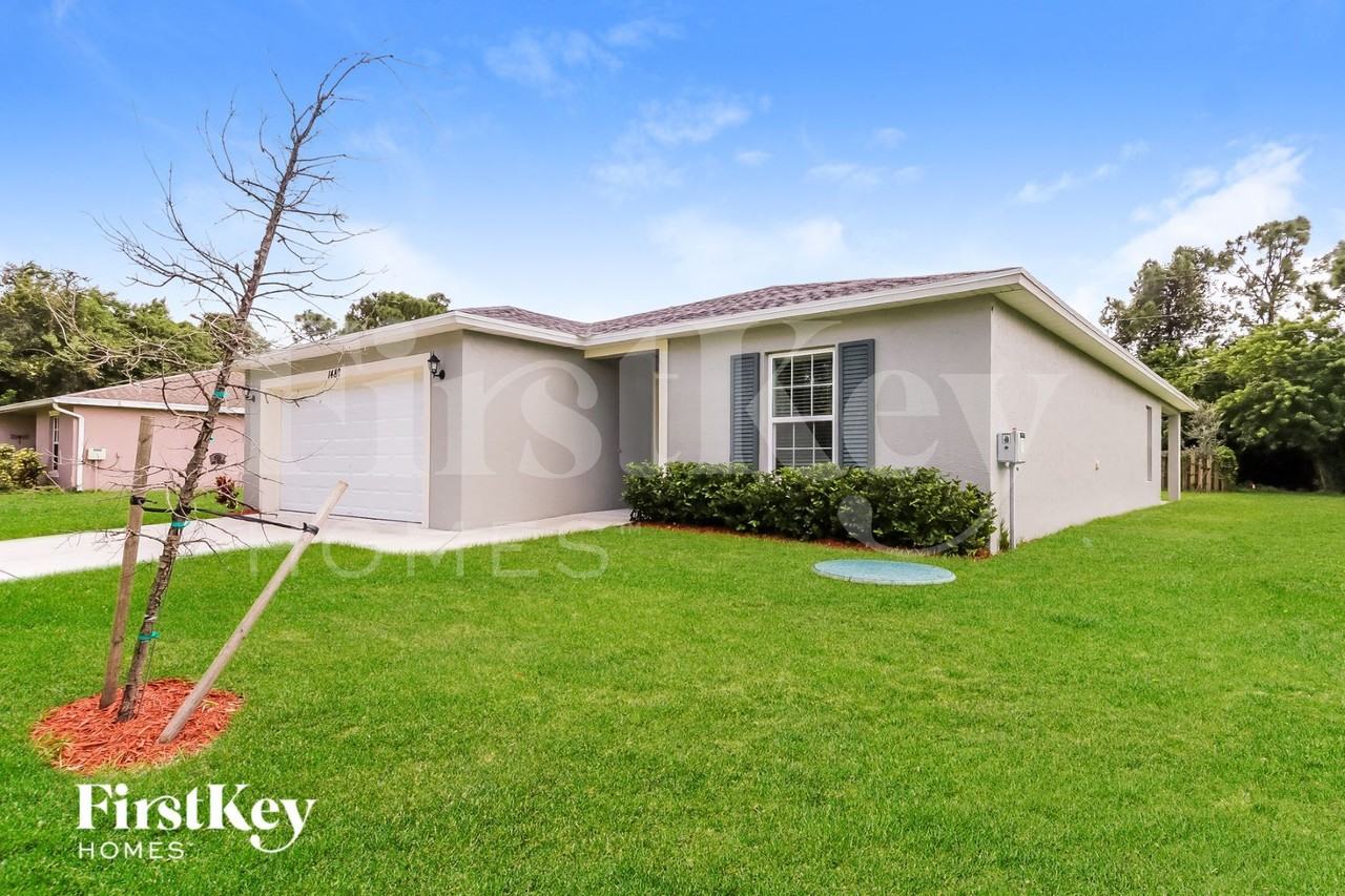 1480 Sw Gadsan Ave - Photo 3 of 15