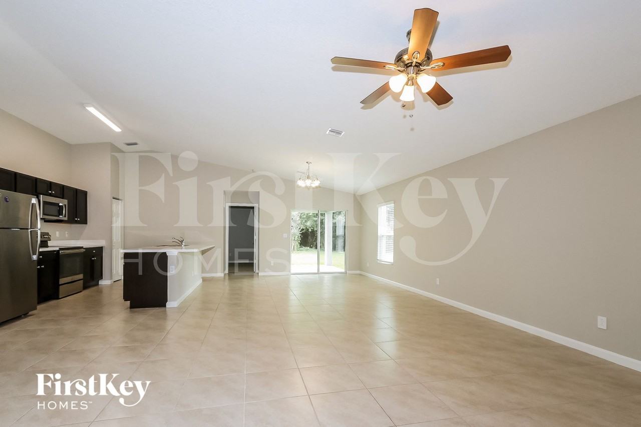 1480 Sw Gadsan Ave - Photo 4 of 15