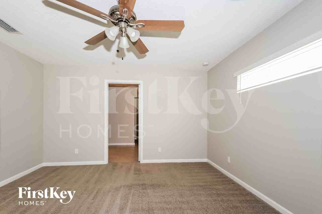 1480 Sw Gadsan Ave - Photo 7 of 15