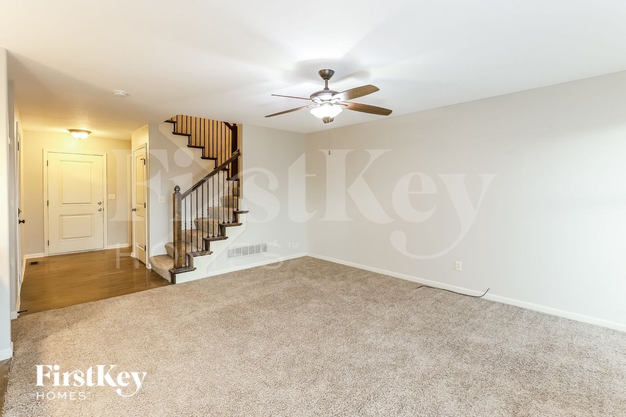 11109 Highview Rd - Photo 2 of 16