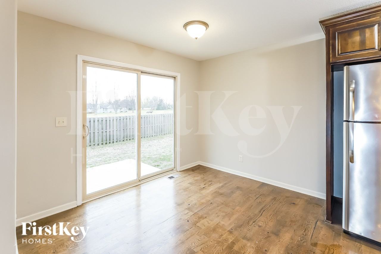 11109 Highview Rd - Photo 3 of 16