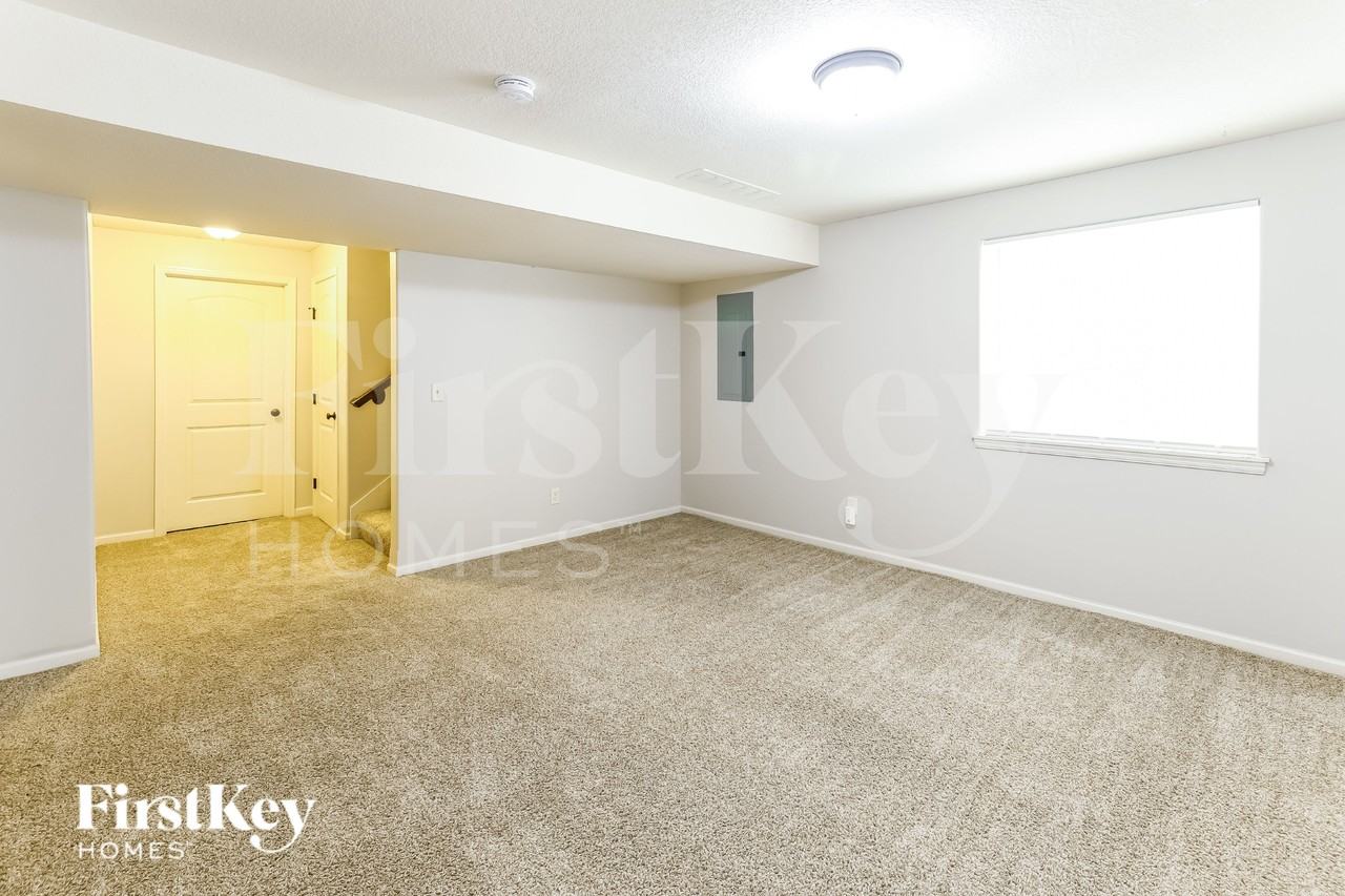 11109 Highview Rd - Photo 5 of 16