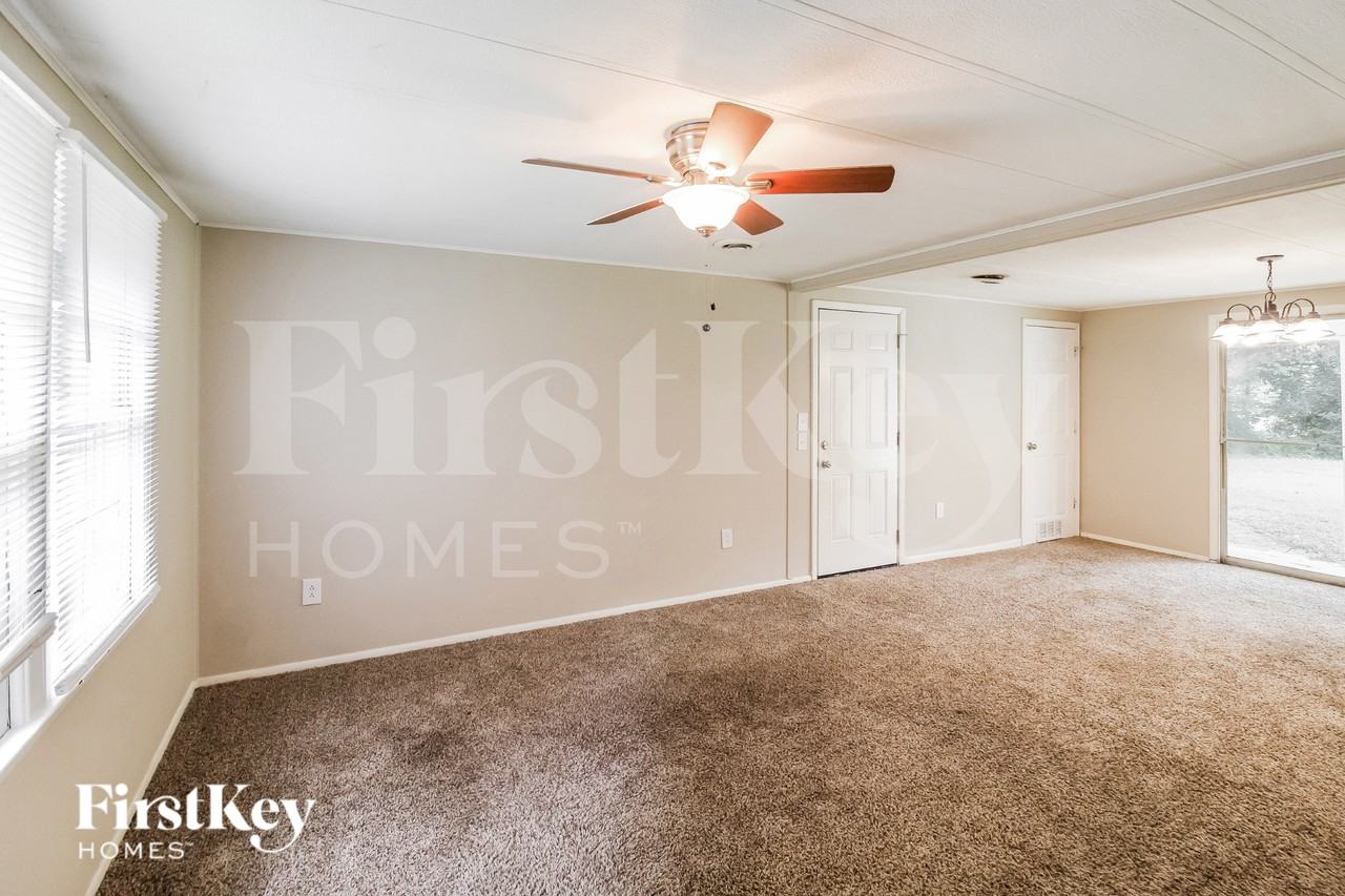 1052 Adrian Cir Sw - Photo 5 of 19